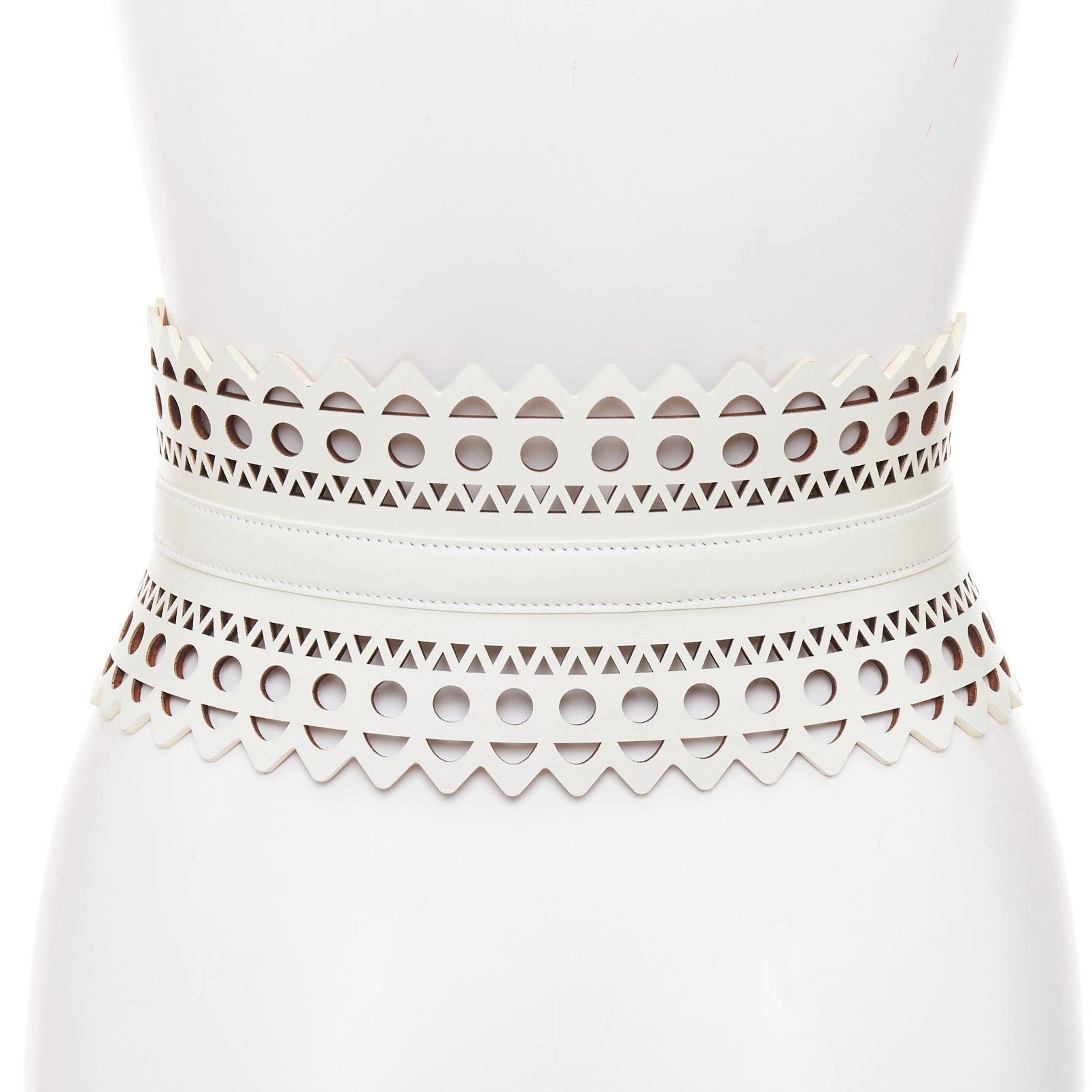 Alaia ALAIA white leather geometric cut out scallop edge wide corset belt 65cm Size ONE SIZE - 4 Thumbnail