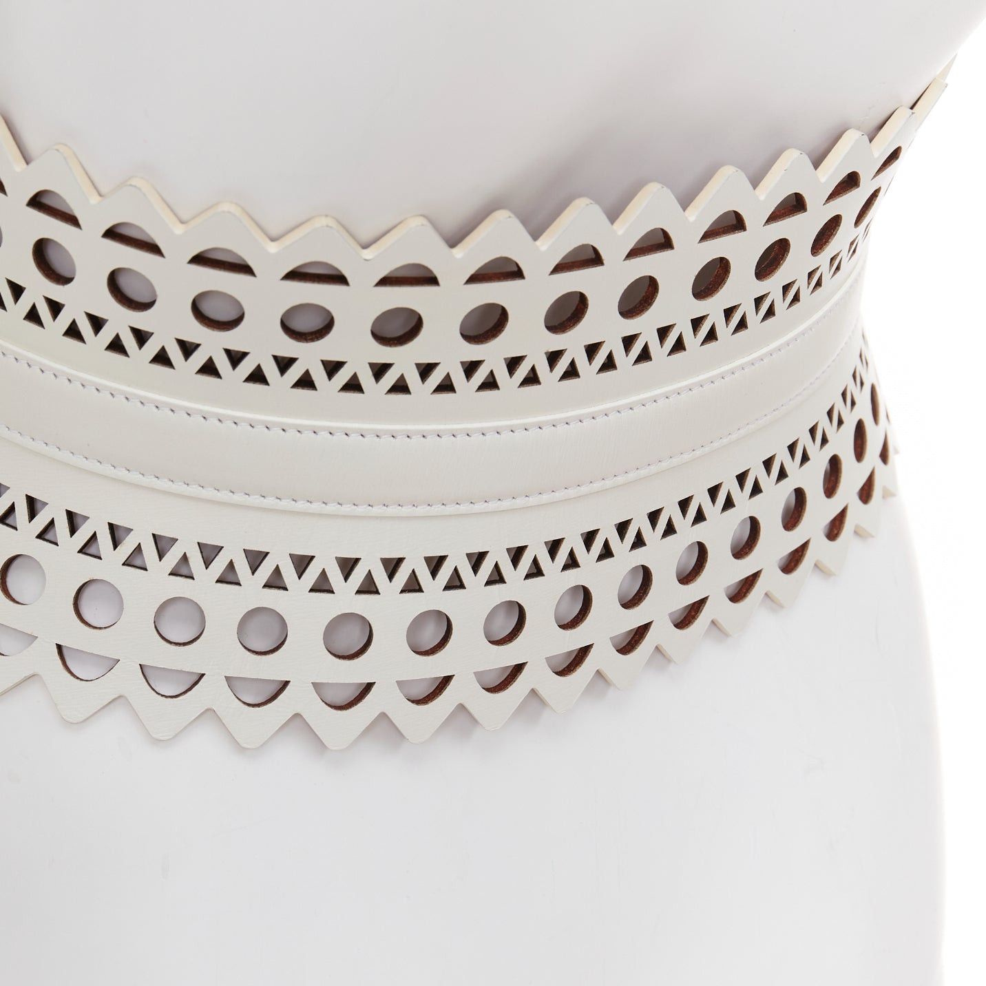 Alaia ALAIA white leather geometric cut out scallop edge wide corset belt 65cm Size ONE SIZE - 6 Thumbnail