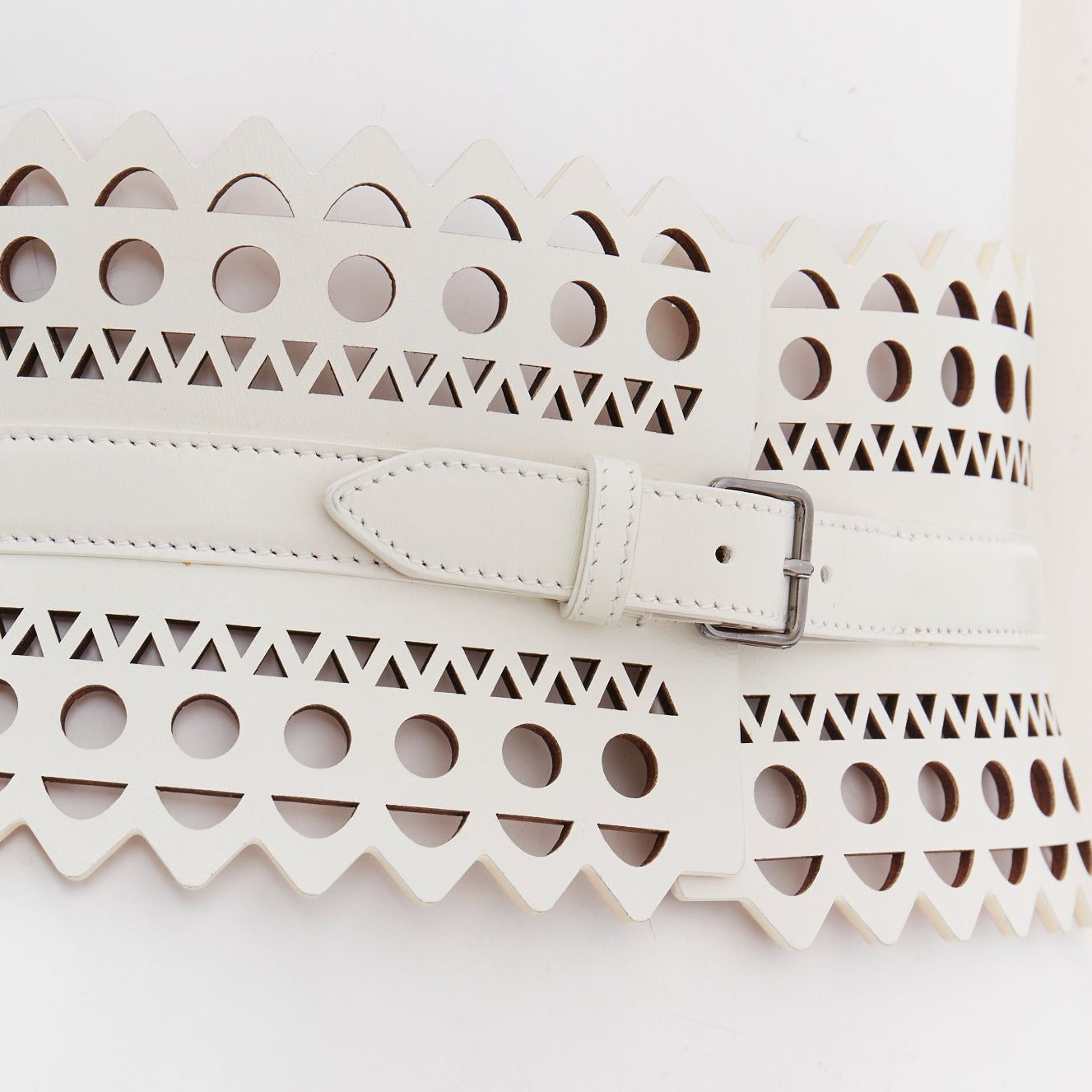 Alaia ALAIA white leather geometric cut out scallop edge wide corset belt 65cm Size ONE SIZE - 7 Thumbnail