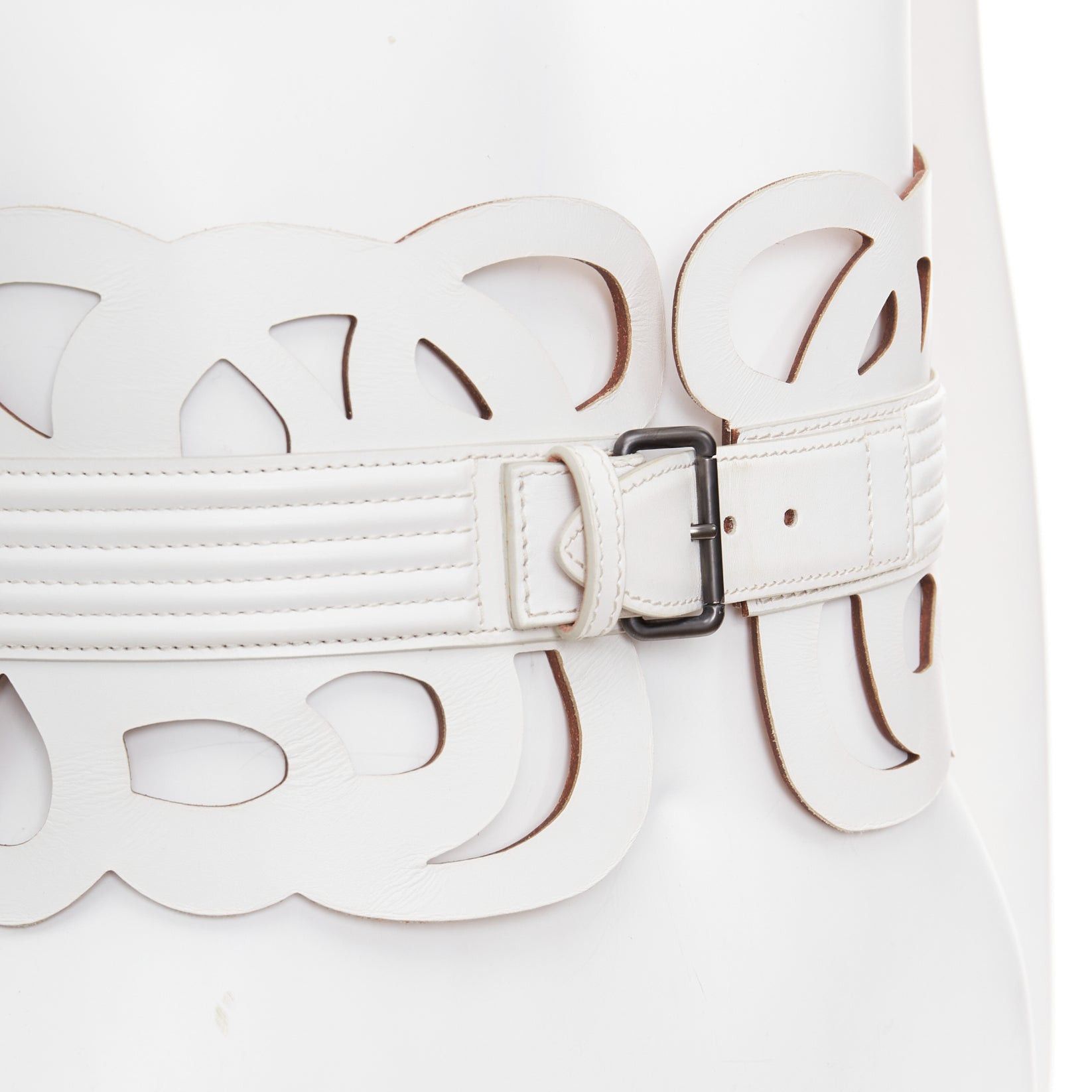 Alaia ALAIA white leather romantic swirl laser cut out corset wide belt 65cm Size ONE SIZE - 7 Thumbnail