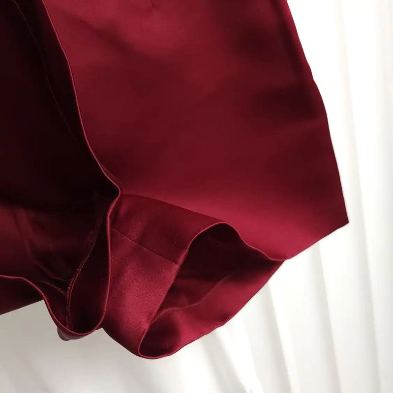 Valentino Valentino Burgundy Silk Summer Shorts for Women 0089 Size 26" / US 2 / IT 38 - 2 Thumbnail