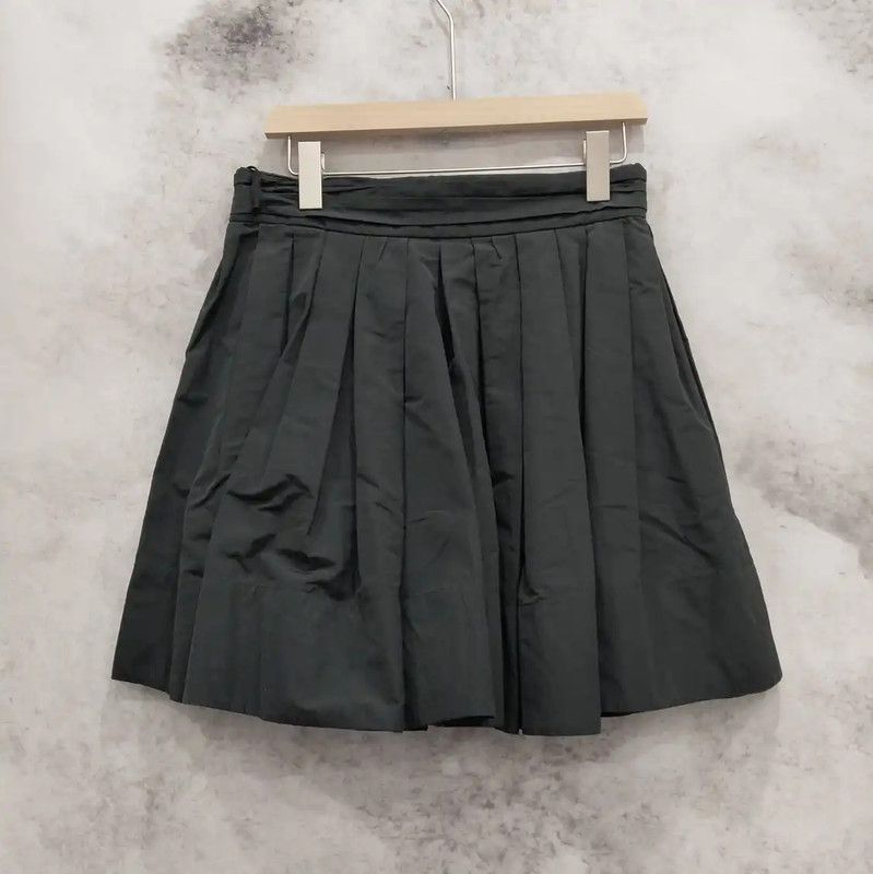 Valentino Valentino Black Pleated Skirt for Women 0089 Size 30" / US 8 / IT 44 - 2 Thumbnail