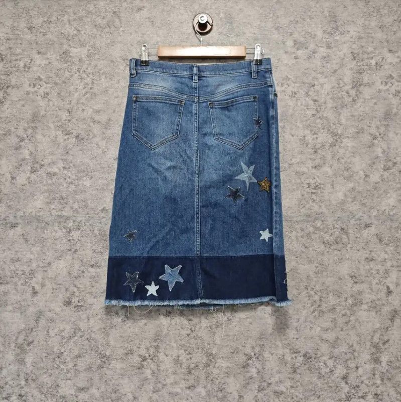 Valentino Valentino Blue Denim Skirt with Star Embellishments 0089 Size 28" / US 6 / IT 42 - 2 Thumbnail
