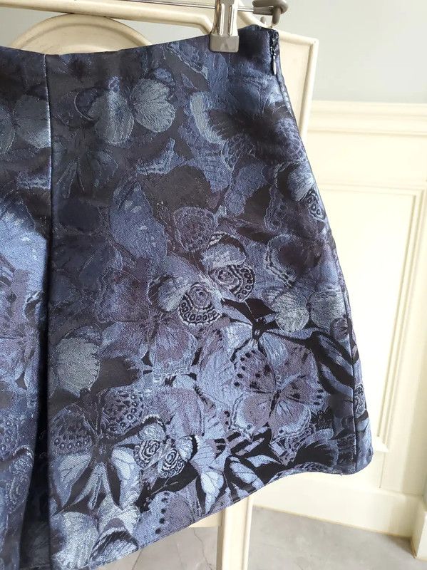 Valentino Valentino Floral Print Women's Shorts in Dark Blue 0089 Size 23" - 4 Thumbnail