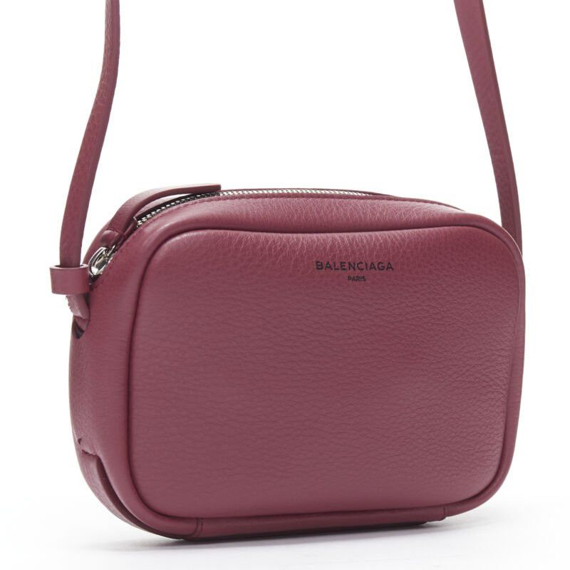 Balenciaga new BALENCIAGA Demna Everyday Camera XS burgundy red logo camera crossbody bag Size ONE SIZE - 3 Thumbnail