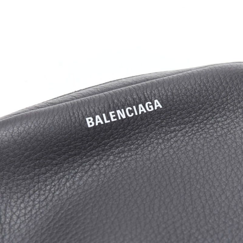 Balenciaga new BALENCIAGA Demna Everyday Camera XS black leather logo print crossbody bag Size ONE SIZE - 7 Thumbnail
