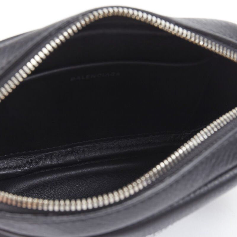 Balenciaga new BALENCIAGA Demna Everyday Camera XS black leather logo print crossbody bag Size ONE SIZE - 10 Thumbnail