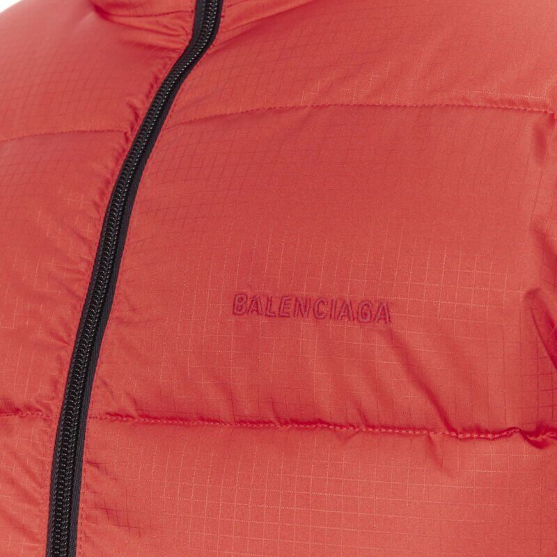 Balenciaga new BALENCIAGA DEMNA red nylon logo cropped zip down puffer jacket EU48 M Size US M / EU 48-50 / 2 - 2 Thumbnail