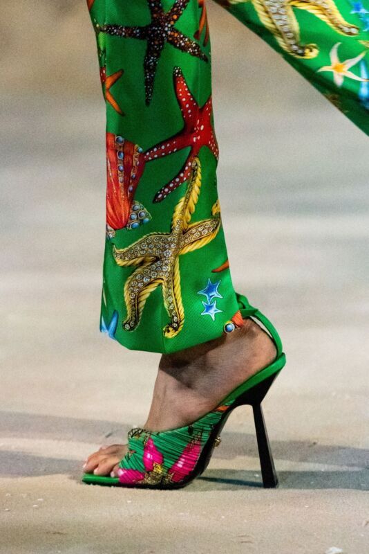 Versace new VERSACE 2021 Tresor De La Mer Runway green starfish print pants IT38 XS Size 26" / US 2 / IT 38 - 11 Thumbnail