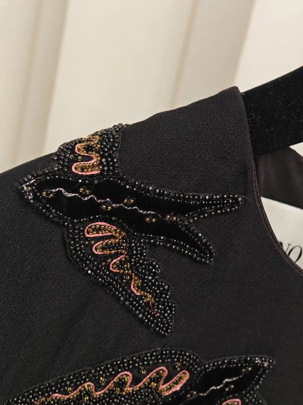 Valentino Valentino Short Sleeve Wool Dress with Embroidery 0089 Size S / US 4 / IT 40 - 8 Thumbnail