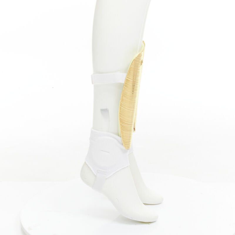 Gucci rare GUCCI Alessandro Michele 2019 Runway GG logo gold padded shin guards socks Size ONE SIZE - 4 Thumbnail