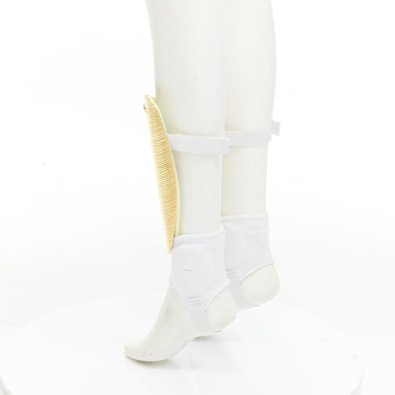 Gucci rare GUCCI Alessandro Michele 2019 Runway GG logo gold padded shin guards socks Size ONE SIZE - 6 Thumbnail