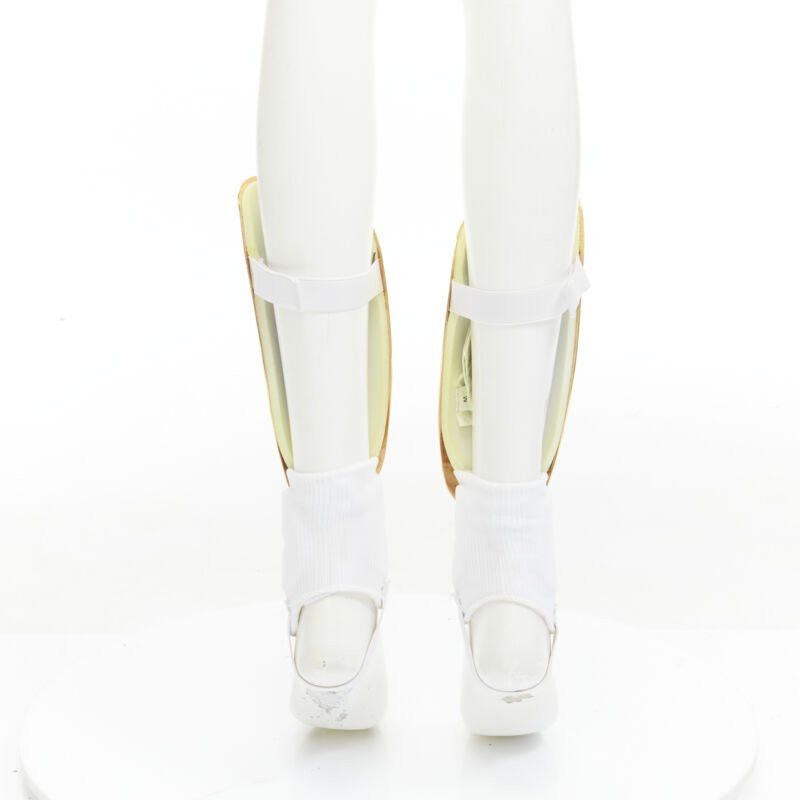 Gucci rare GUCCI Alessandro Michele 2019 Runway GG logo gold padded shin guards socks Size ONE SIZE - 5 Thumbnail