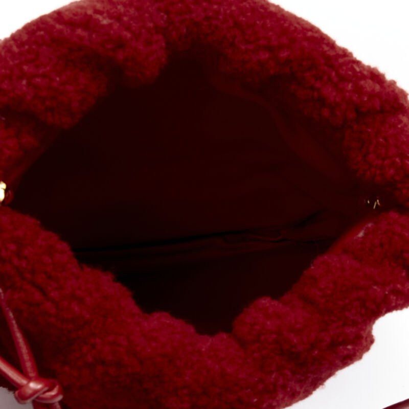 Bottega Veneta rare BOTTEGA VENETA Daniel Lee Runway red shearling fringe crossbody clutch Size ONE SIZE - 8 Thumbnail