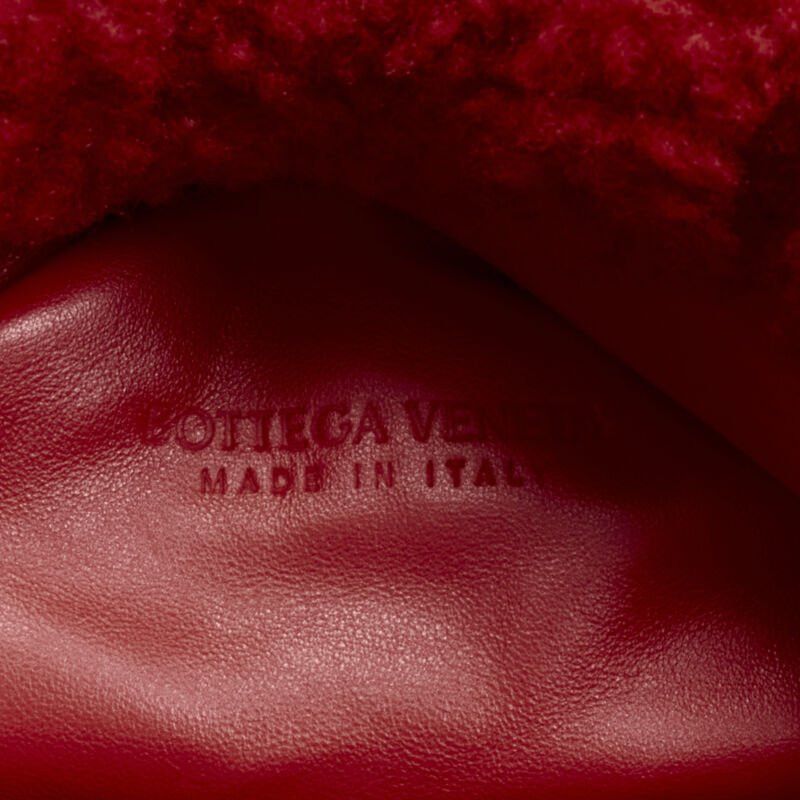 Bottega Veneta rare BOTTEGA VENETA Daniel Lee Runway red shearling fringe crossbody clutch Size ONE SIZE - 11 Thumbnail