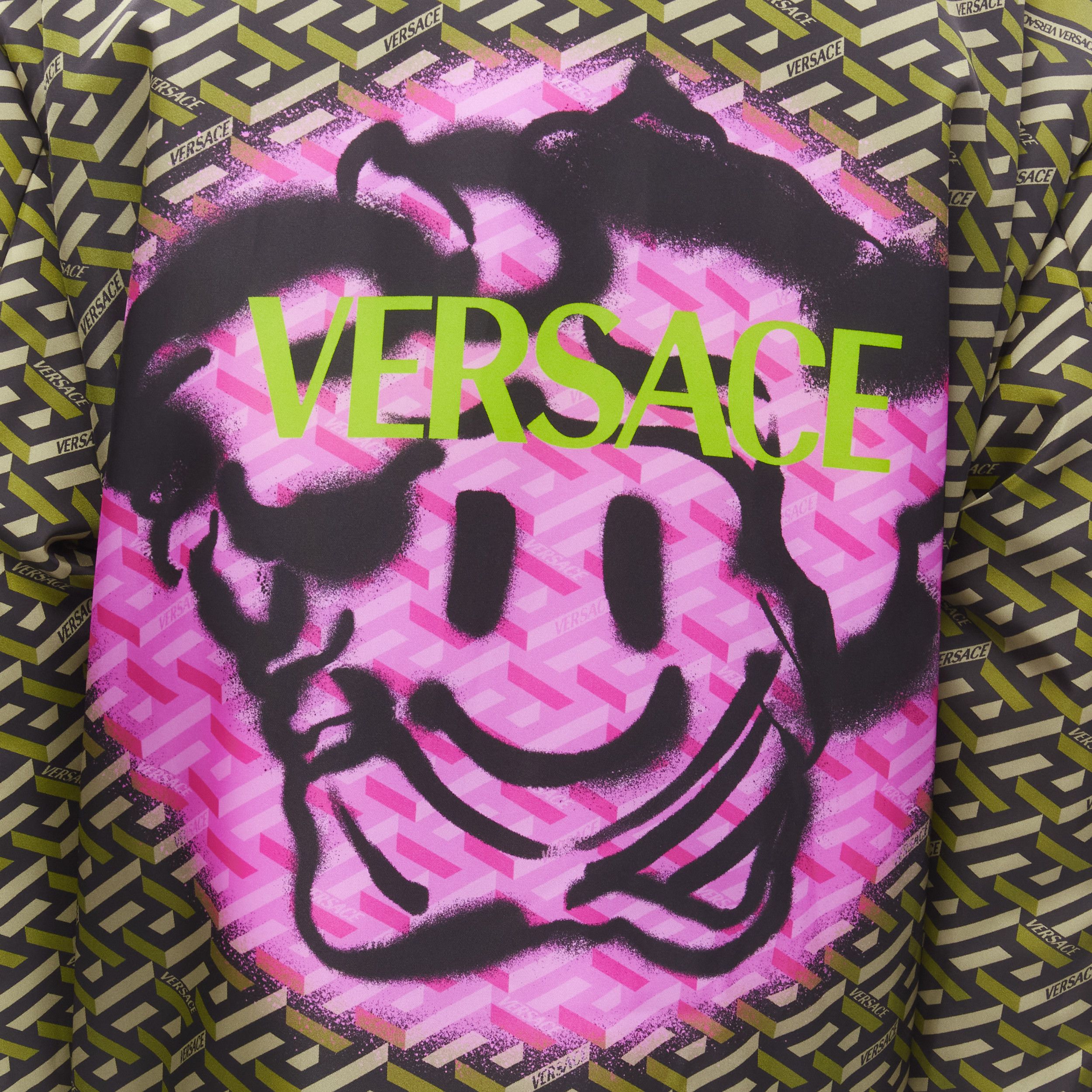 Versace new VERSACE 2021 Runway La Greca Graffiti Medusa Smiley green padded coat IT50 M Size US L / EU 52-54 / 3 - 8 Thumbnail