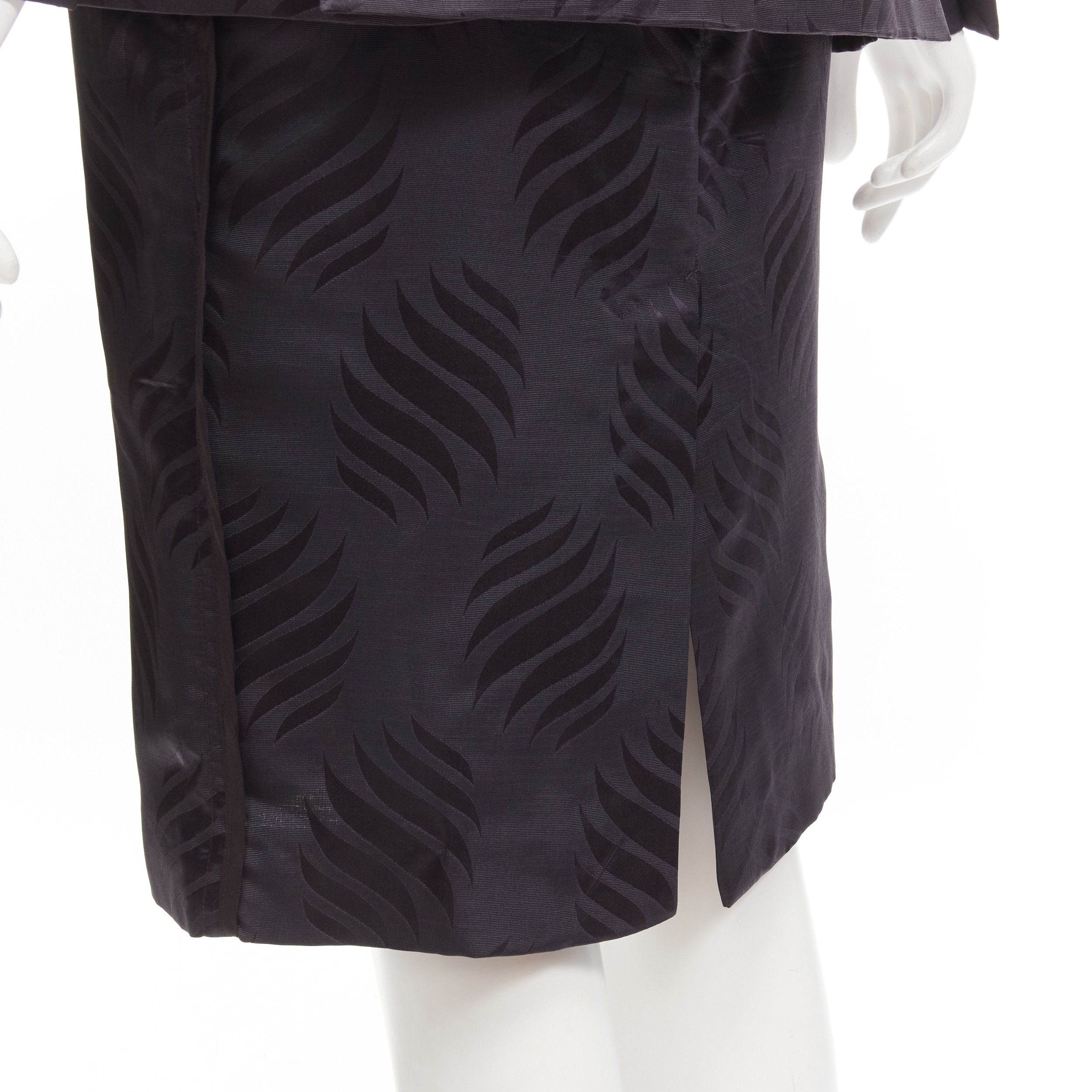 Gucci GUCCI Tom Ford Vintage black oriental leaf jacquard blazer skirt suit IT38 XS Size XS / US 0-2 / IT 36-38 - 10 Thumbnail