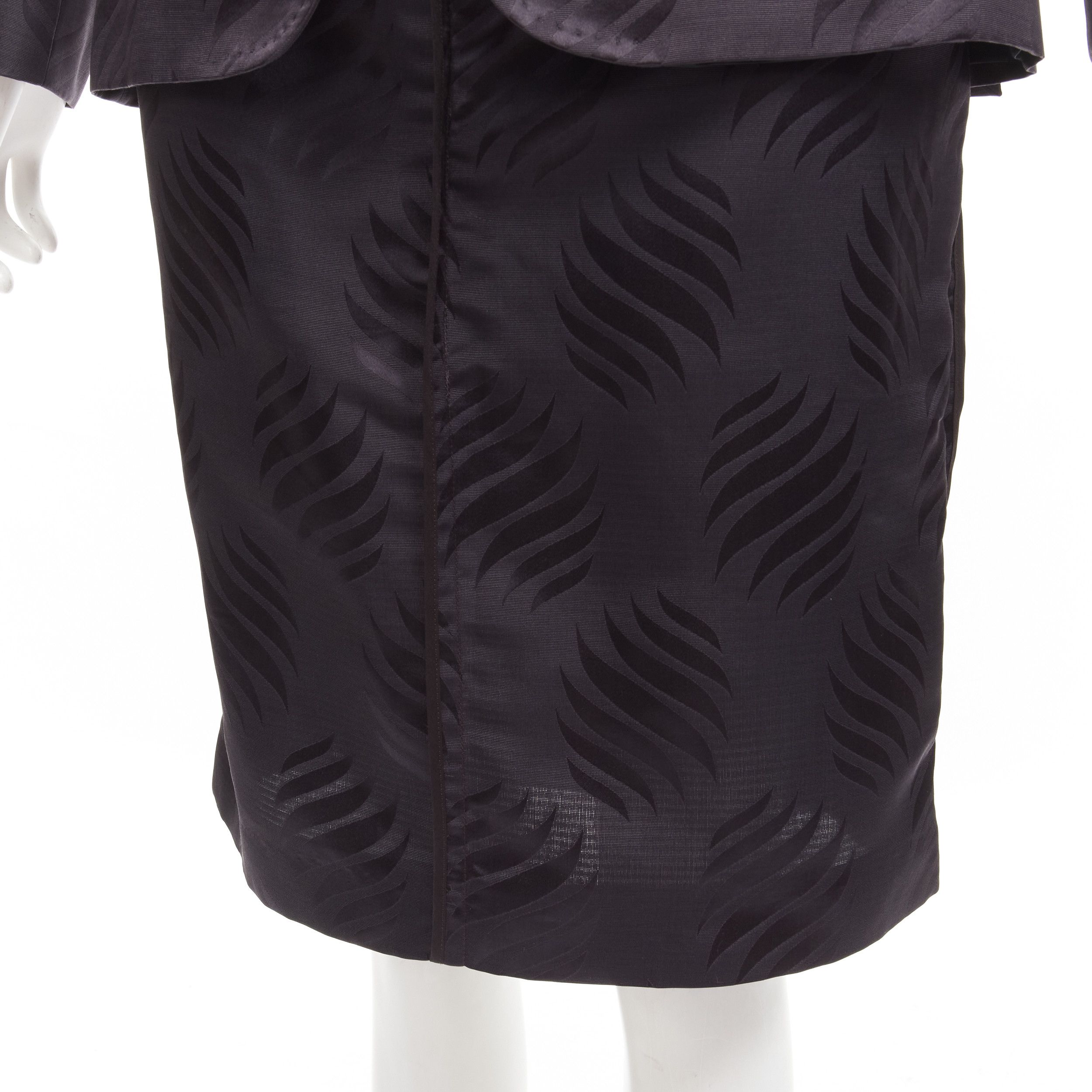 Gucci GUCCI Tom Ford Vintage black oriental leaf jacquard blazer skirt suit IT38 XS Size XS / US 0-2 / IT 36-38 - 9 Thumbnail