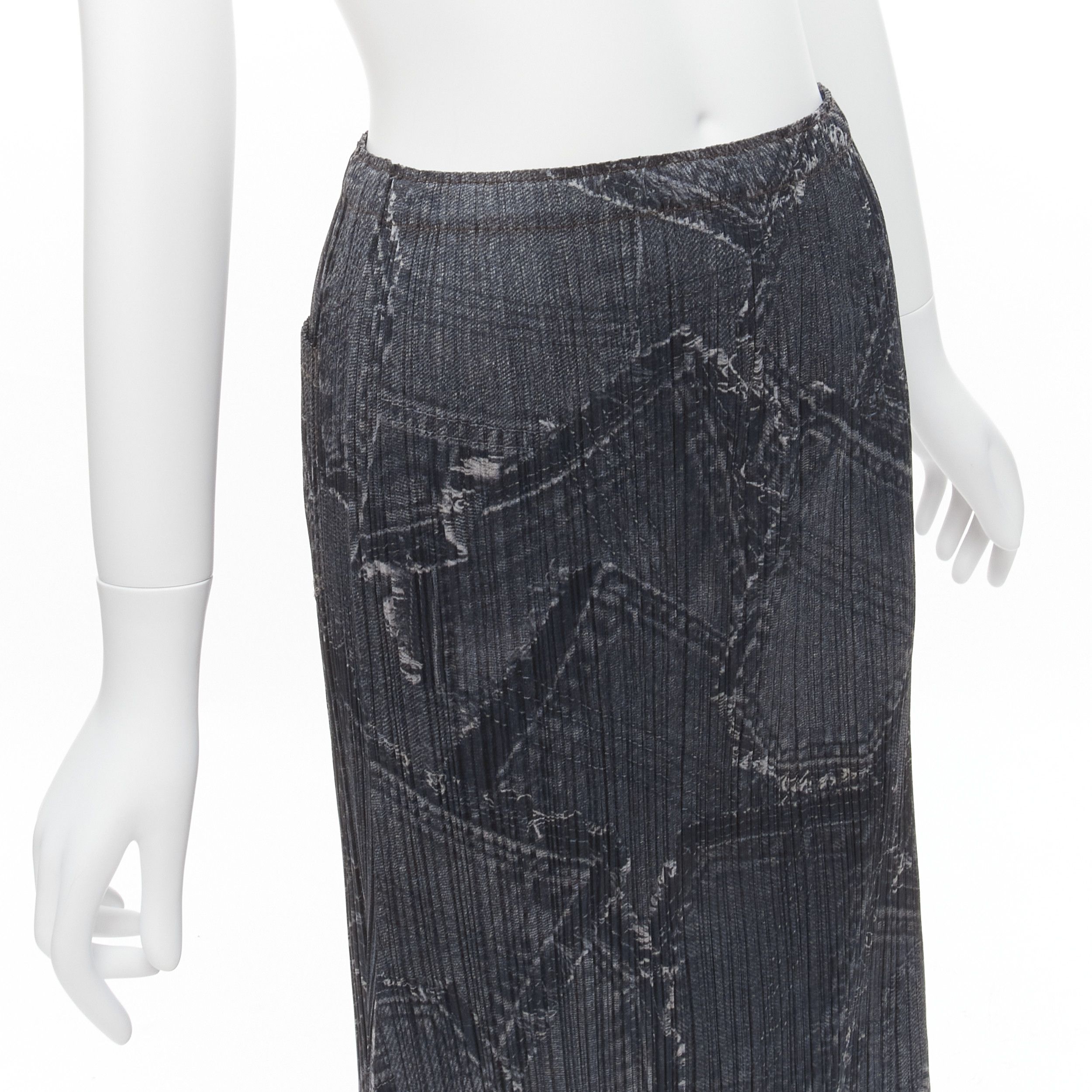 Issey Miyake ISSEY MIYAKE PLEATS PLEASE dark blue denim patchwork print pleated skirt JP2 M Size 28" / US 6 / IT 42 - 8 Thumbnail