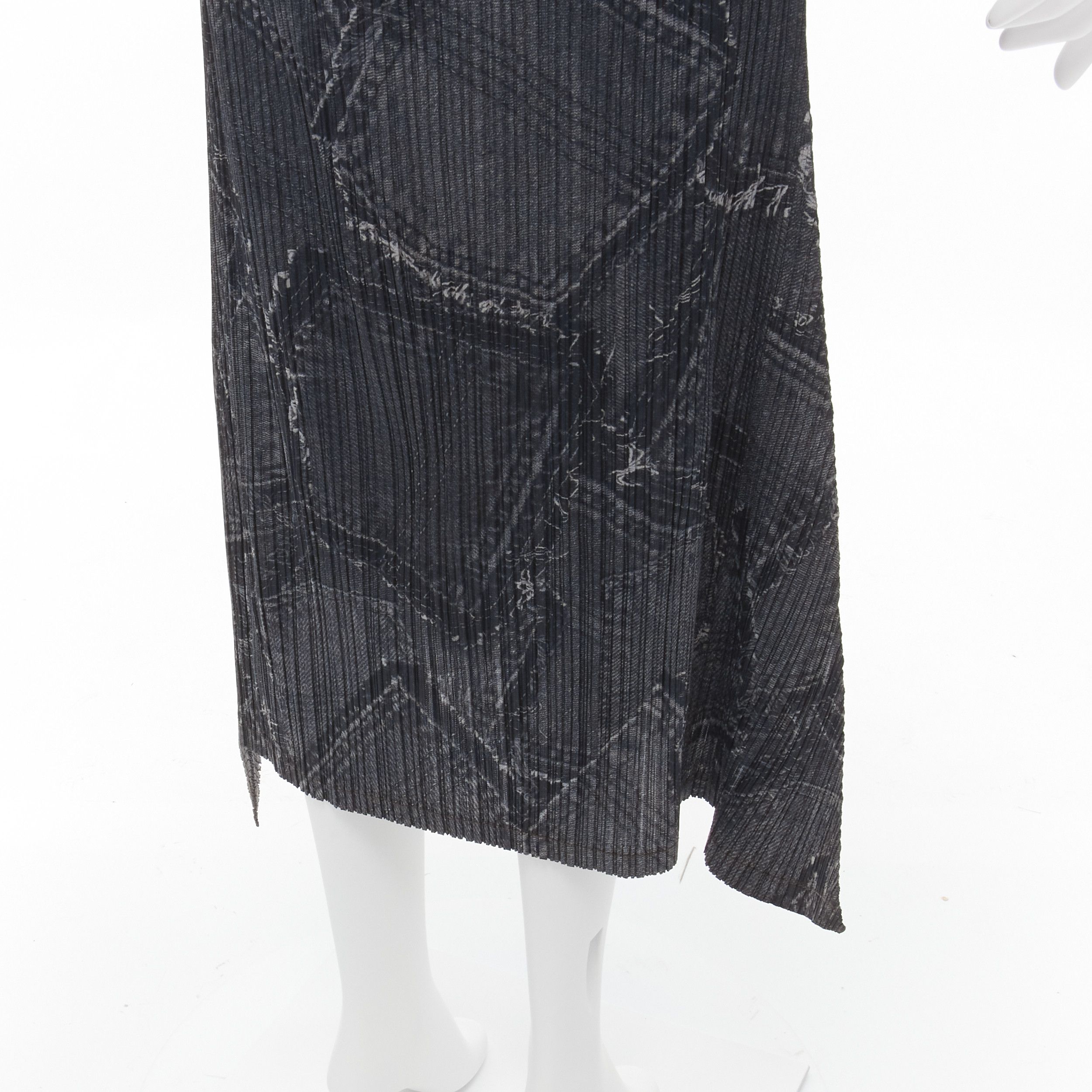 Issey Miyake ISSEY MIYAKE PLEATS PLEASE dark blue denim patchwork print pleated skirt JP2 M Size 28" / US 6 / IT 42 - 2 Thumbnail