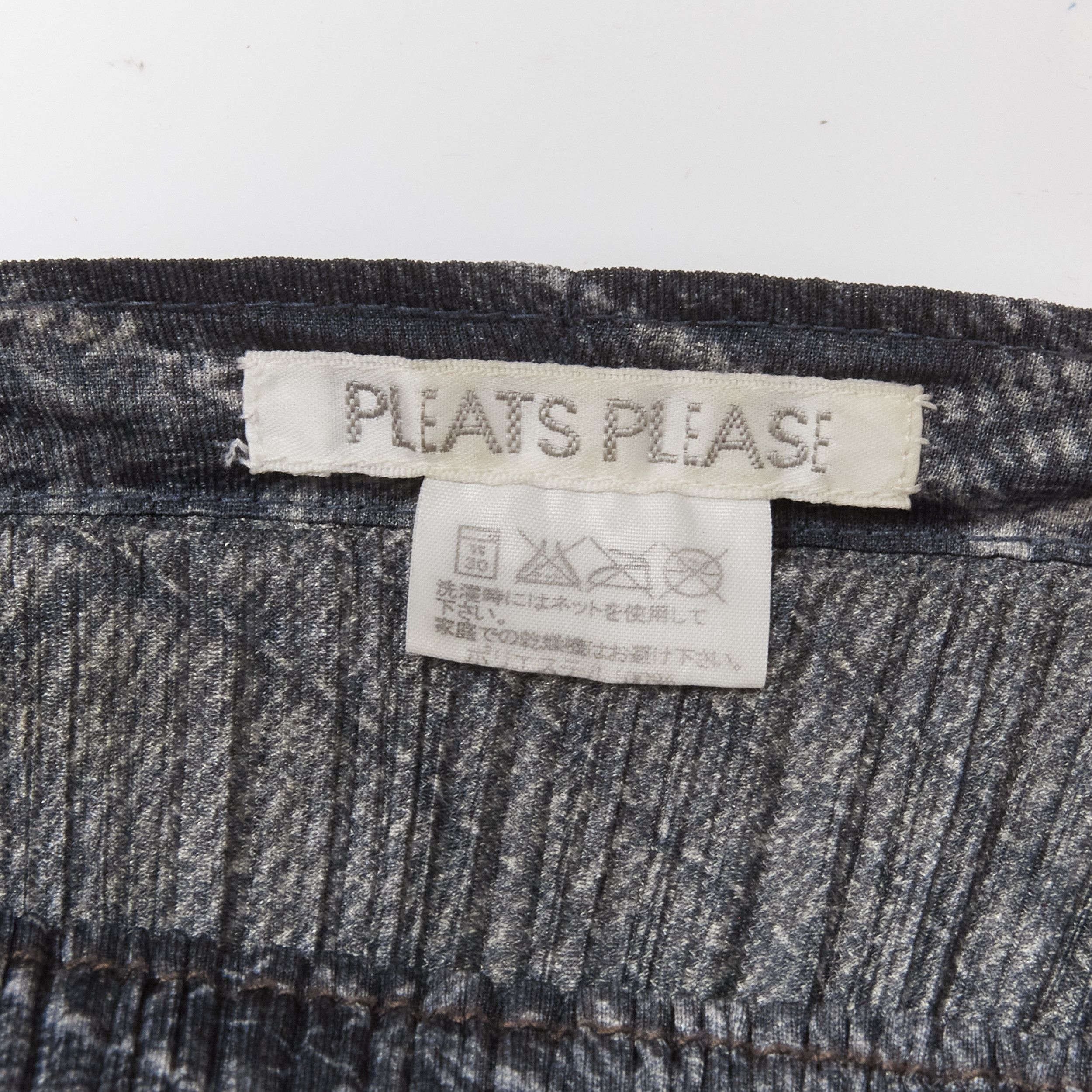 Issey Miyake ISSEY MIYAKE PLEATS PLEASE dark blue denim patchwork print pleated skirt JP2 M Size 28" / US 6 / IT 42 - 9 Thumbnail