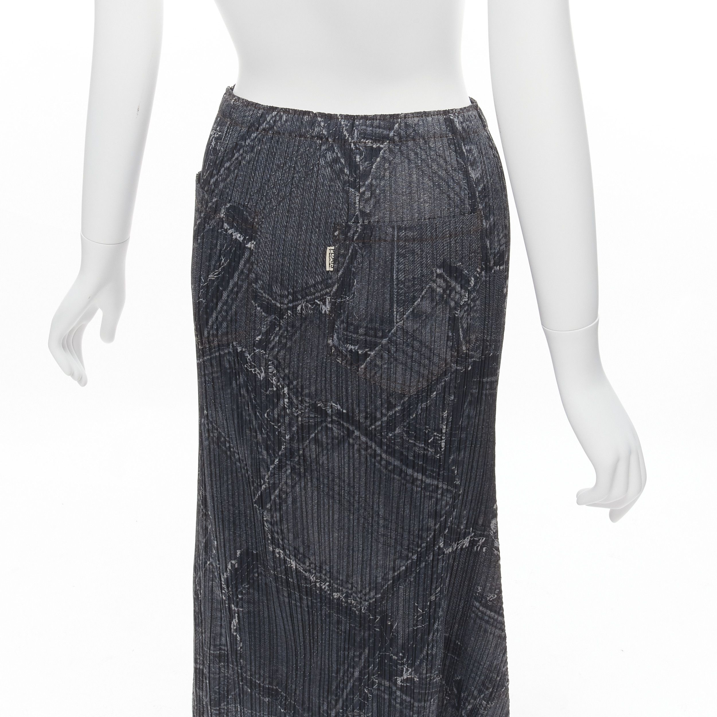 Issey Miyake ISSEY MIYAKE PLEATS PLEASE dark blue denim patchwork print pleated skirt JP2 M Size 28" / US 6 / IT 42 - 7 Thumbnail