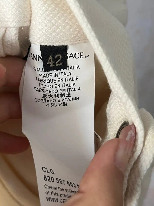 Versace Versace White Cotton Women's Shorts 0089 Size 28" / US 6 / IT 42 - 4 Thumbnail