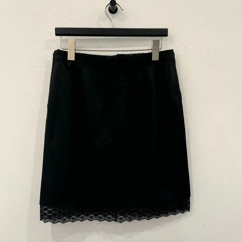 Chanel Chanel Black Wool Skirt with Lace Hem 0089 Size 23" - 2 Thumbnail