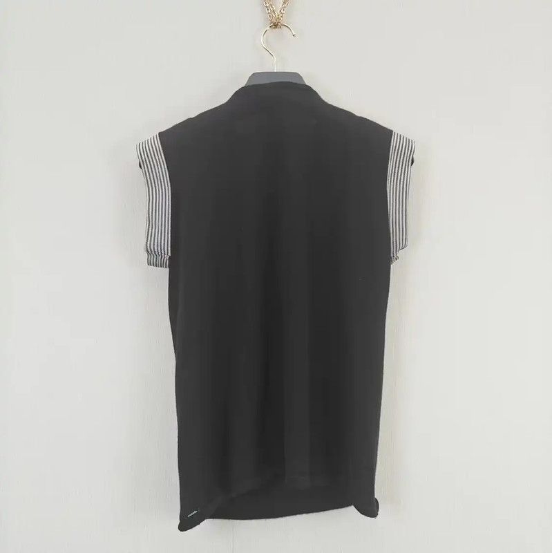 Chanel Chanel Black Wool Blend Sleeveless Cardigan 0089 Size M / US 6-8 / IT 42-44 - 2 Thumbnail