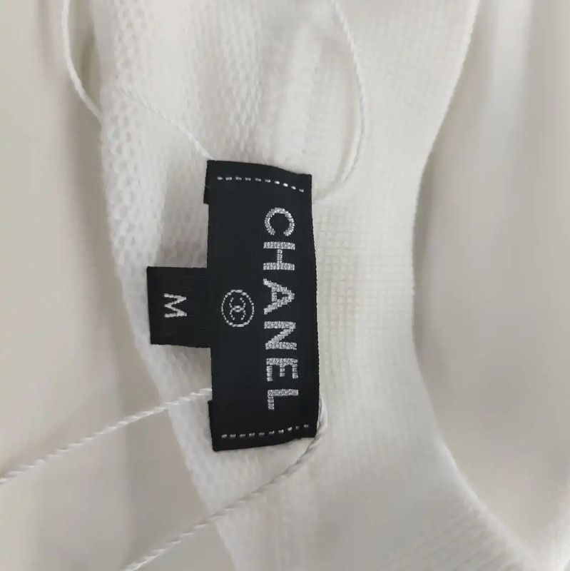 Chanel Chanel White Cotton T-Shirt with Gold Print 0089 Size M / US 6-8 / IT 42-44 - 3 Thumbnail