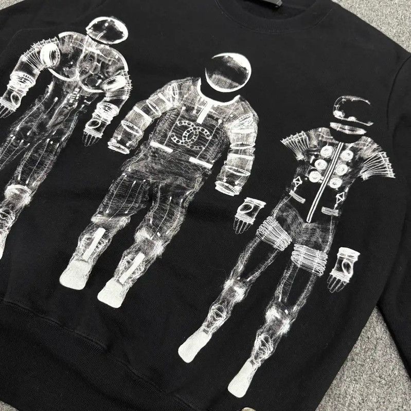 Chanel Chanel Black Cotton Women's Sweatshirt with Astronauts 0089 Size XS / US 0-2 / IT 36-38 - 3 Thumbnail