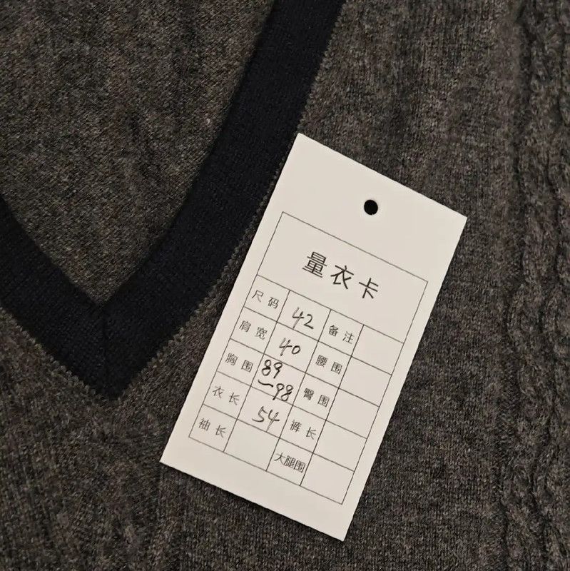 Chanel Chanel Gray Cashmere V-Neck Sweater 0089 Size M / US 6-8 / IT 42-44 - 9 Thumbnail