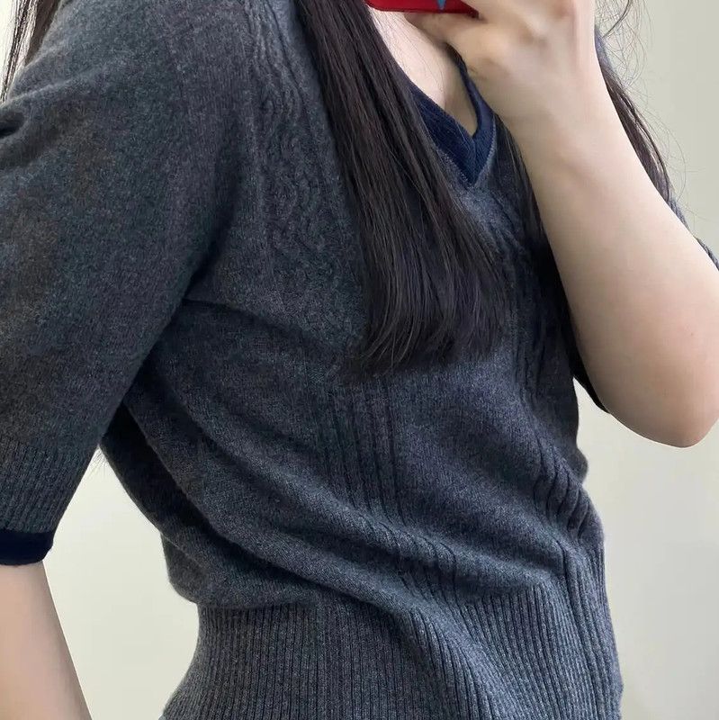 Chanel Chanel Gray Cashmere V-Neck Sweater 0089 Size M / US 6-8 / IT 42-44 - 4 Thumbnail