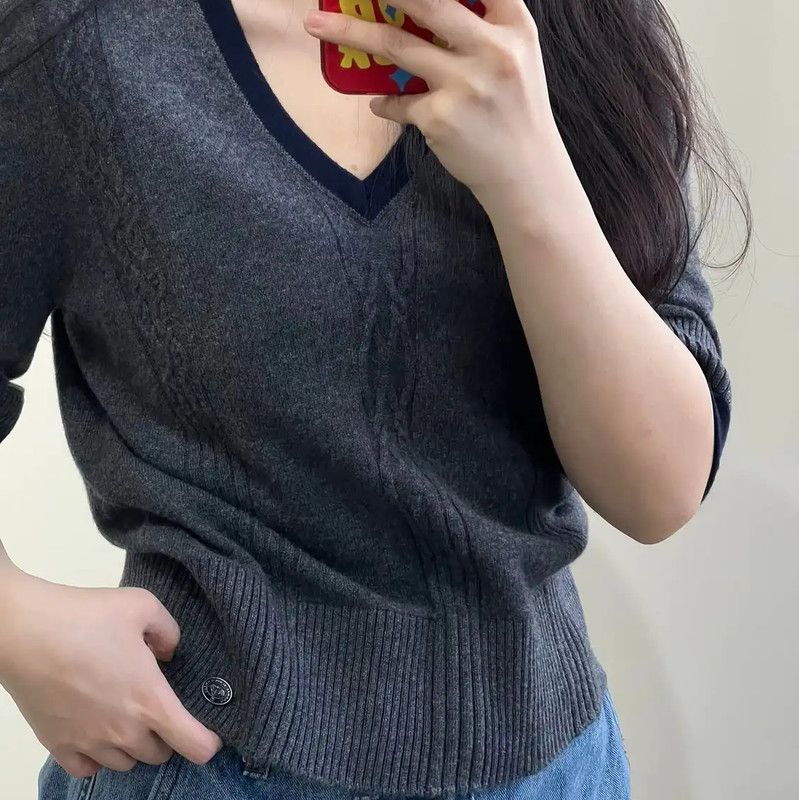 Chanel Chanel Gray Cashmere V-Neck Sweater 0089 Size M / US 6-8 / IT 42-44 - 2 Thumbnail