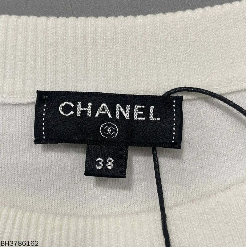 Chanel Chanel Ivory Women's T-Shirt with Embellishments 0089 Size ONE SIZE - 4 Thumbnail