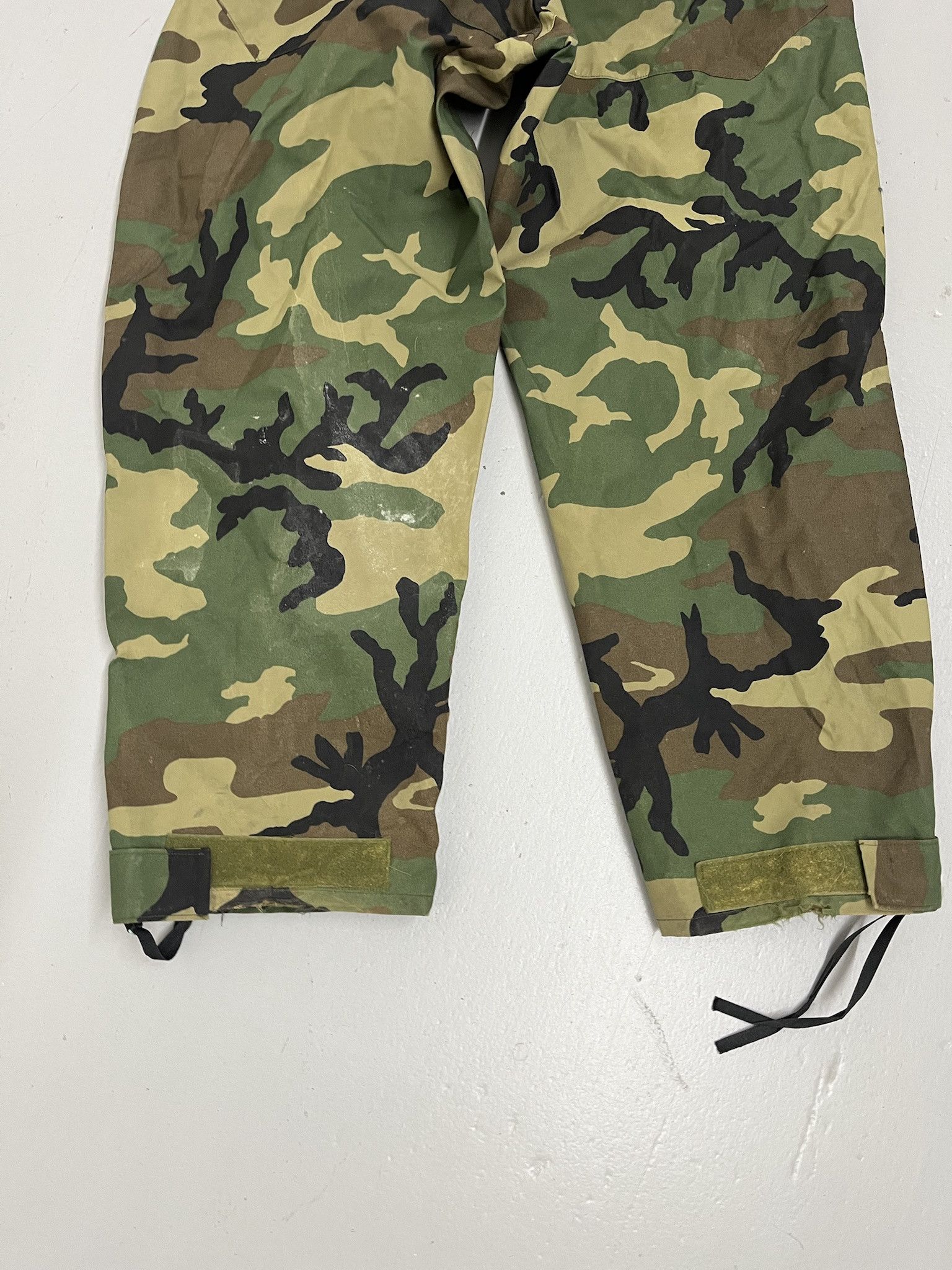 Vintage Vintage Military Woodland Camo Rain Pants Outerwear Goretex Shell Pants Size L Regular Size US 31 - 4 Thumbnail