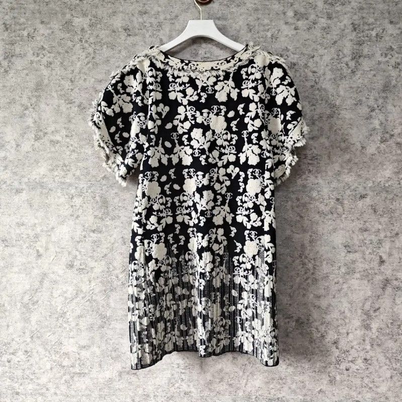 Chanel Chanel Black Wool Floral Dress 0089 Size M / US 6-8 / IT 42-44 - 2 Thumbnail