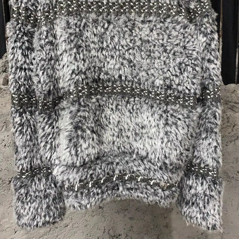 Chanel Chanel Color-blocked Long Sleeve Sweater 0089 Size ONE SIZE - 4 Thumbnail