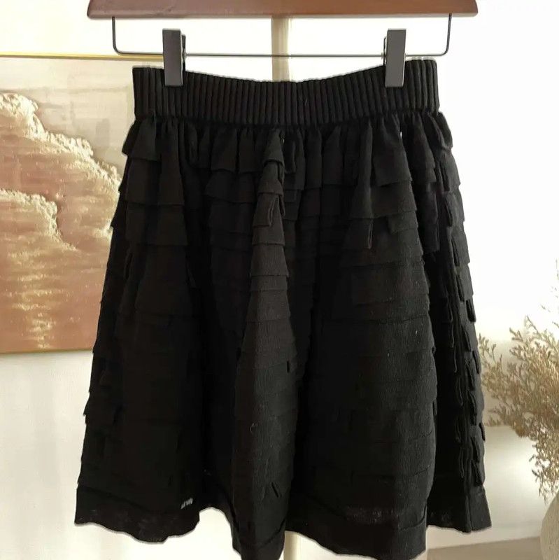 Chanel Chanel Black Wool Ruffled Skirt in XS Size 0089 Size 22" - 2 Thumbnail