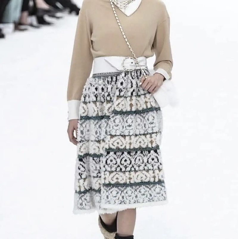 Chanel Chanel Women's White Wool Skirt 0089 Size 22" - 2 Thumbnail