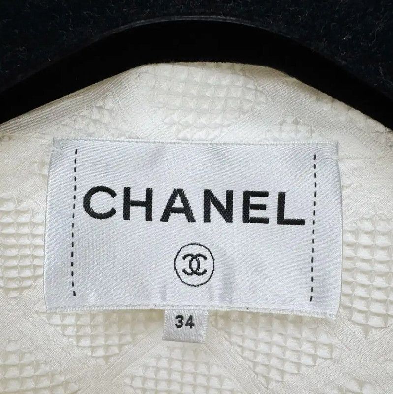 Chanel Chanel White Jacket S Size for Women 0089 Size S / US 4 / IT 40 - 2 Thumbnail
