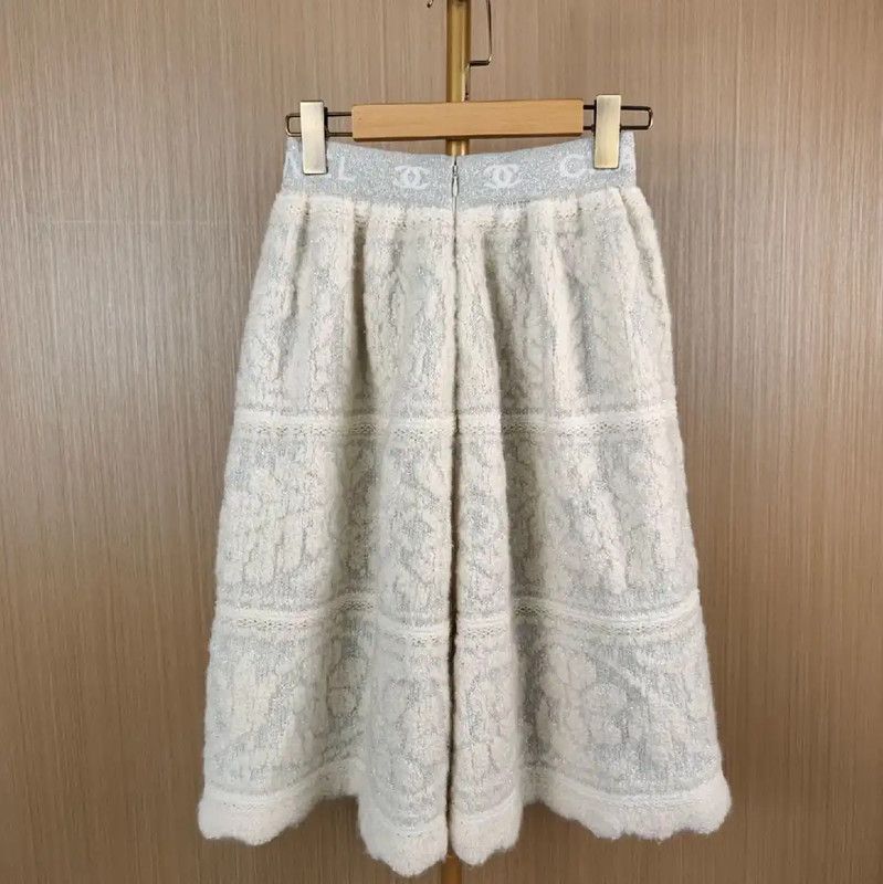 Chanel Chanel White Cashmere Midi Skirt 0089 Size 23" - 2 Thumbnail