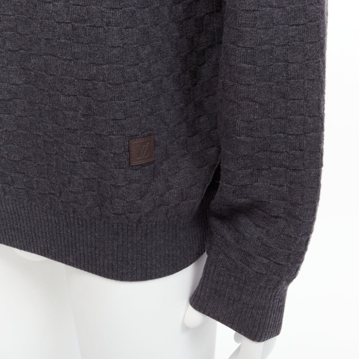 Louis Vuitton LOUIS VUITTON Damier grey wool cotton checks LV leather patch sweater L Size US L / EU 52-54 / 3 - 2 Thumbnail