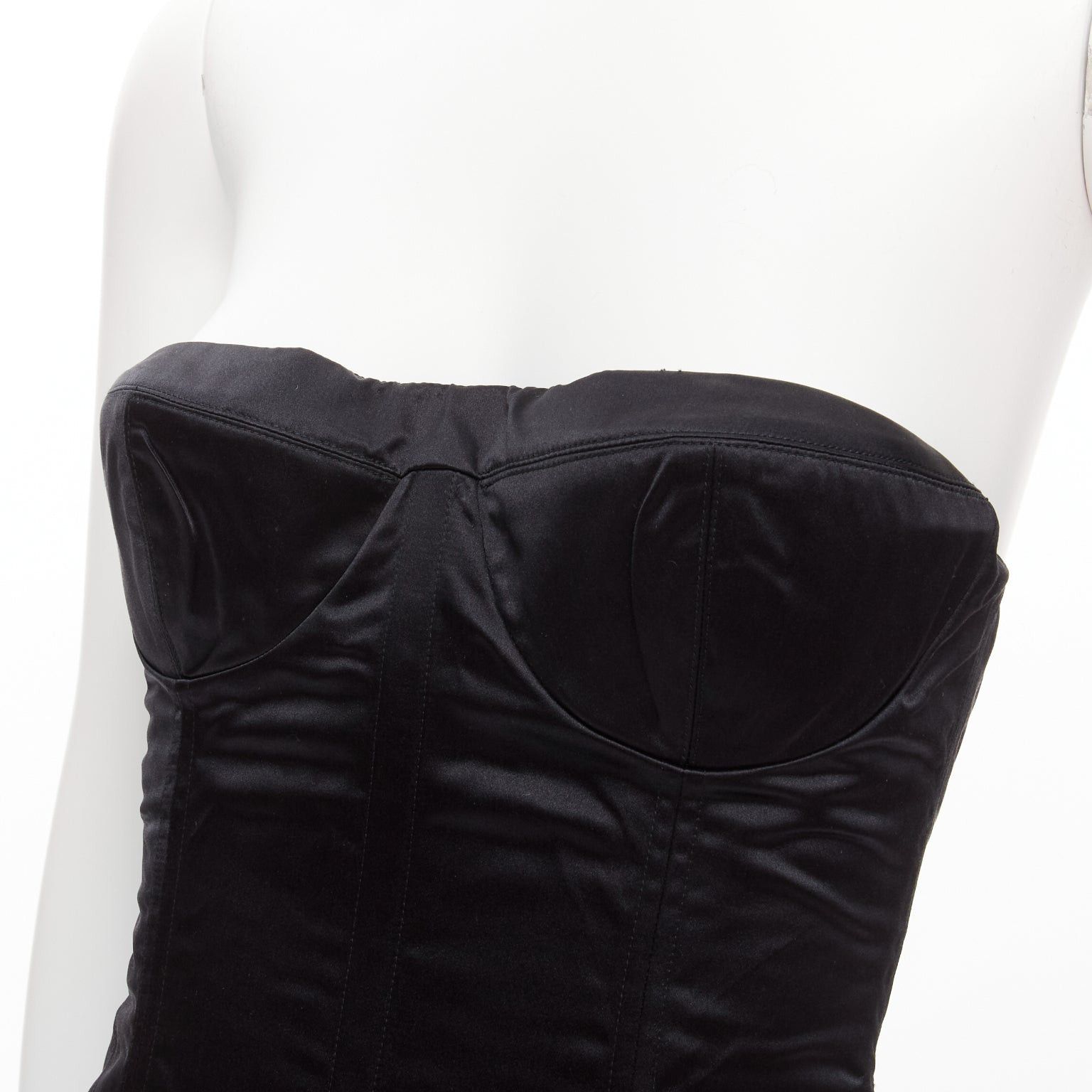 Gucci new GUCCI Tom Ford 2001 Runway black silk 3D conical bra bustier IT38 XS Size XS / US 0-2 / IT 36-38 - 2 Thumbnail