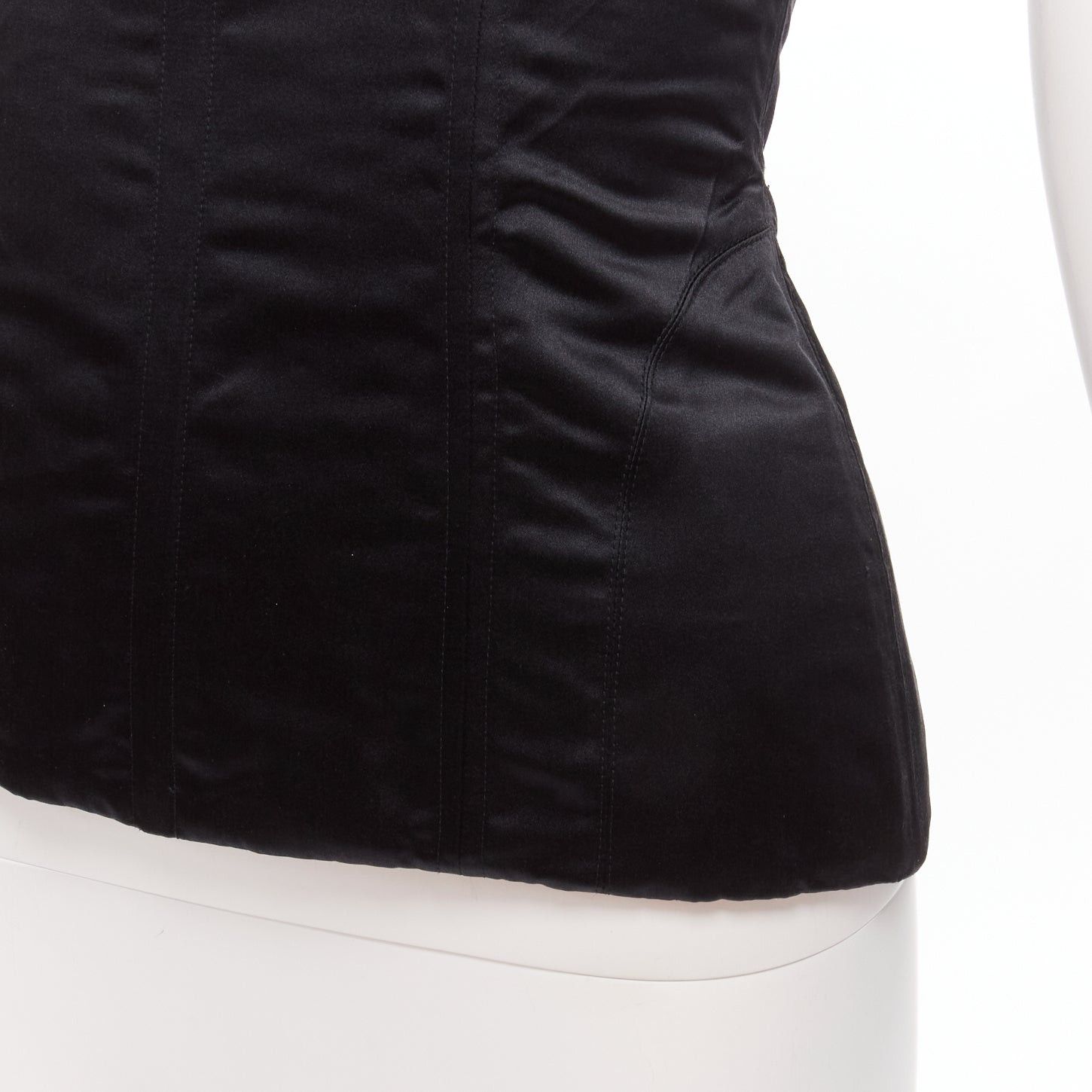 Gucci new GUCCI Tom Ford 2001 Runway black silk 3D conical bra bustier IT38 XS Size XS / US 0-2 / IT 36-38 - 7 Thumbnail