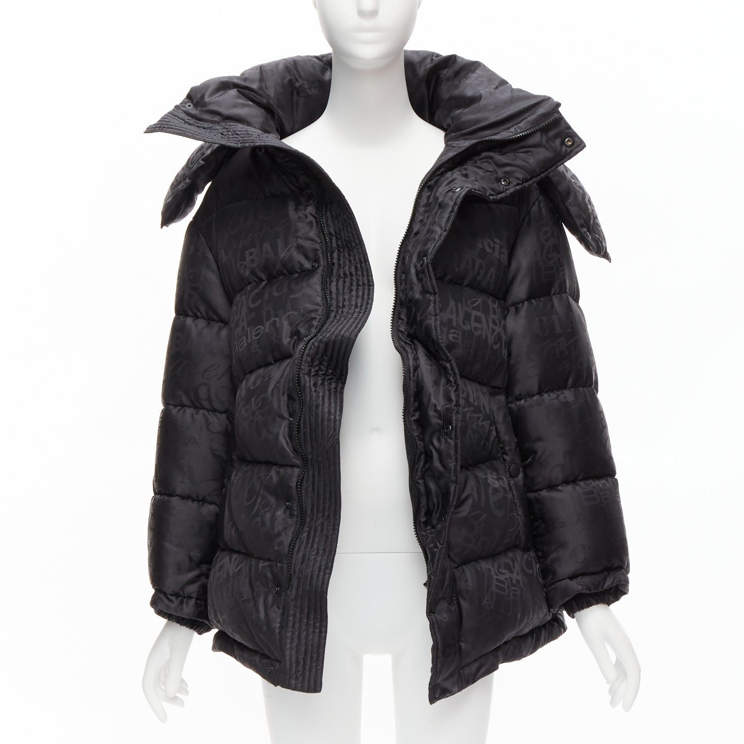 Balenciaga new BALENCIAGA 2019 black all logo jacquard Swing hooded quilted puffer coat FR36 S Size S / US 4 / IT 40 - 2 Thumbnail