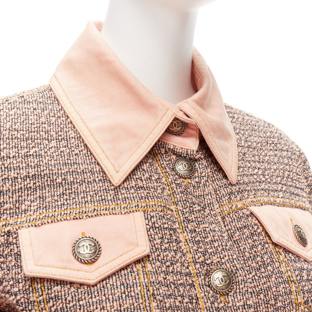 Chanel rare CHANEL 2018 Runway pink denim trim boucle tweed CC button cropped jacket FR36 S Size S / US 4 / IT 40 - 2 Thumbnail