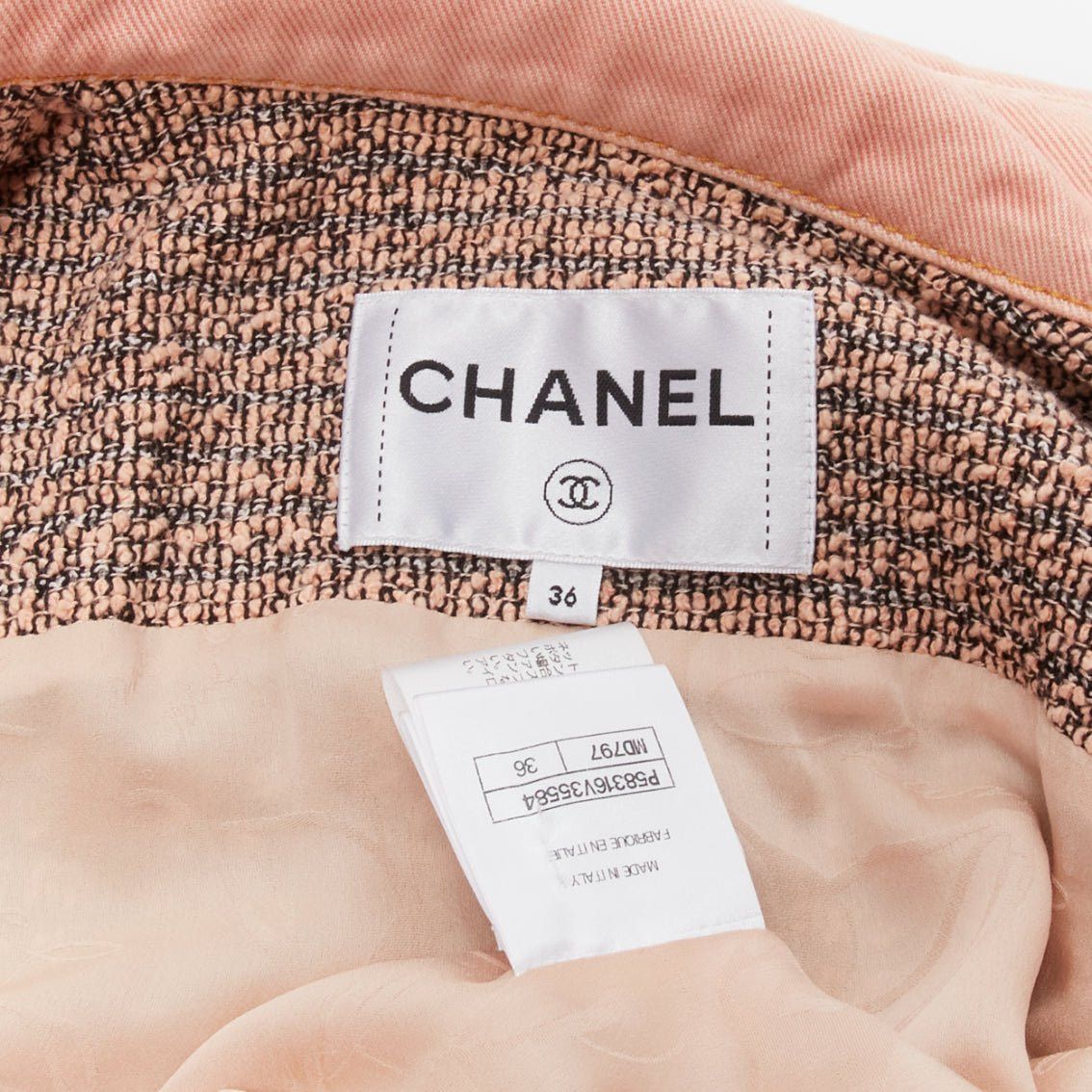 Chanel rare CHANEL 2018 Runway pink denim trim boucle tweed CC button cropped jacket FR36 S Size S / US 4 / IT 40 - 9 Thumbnail
