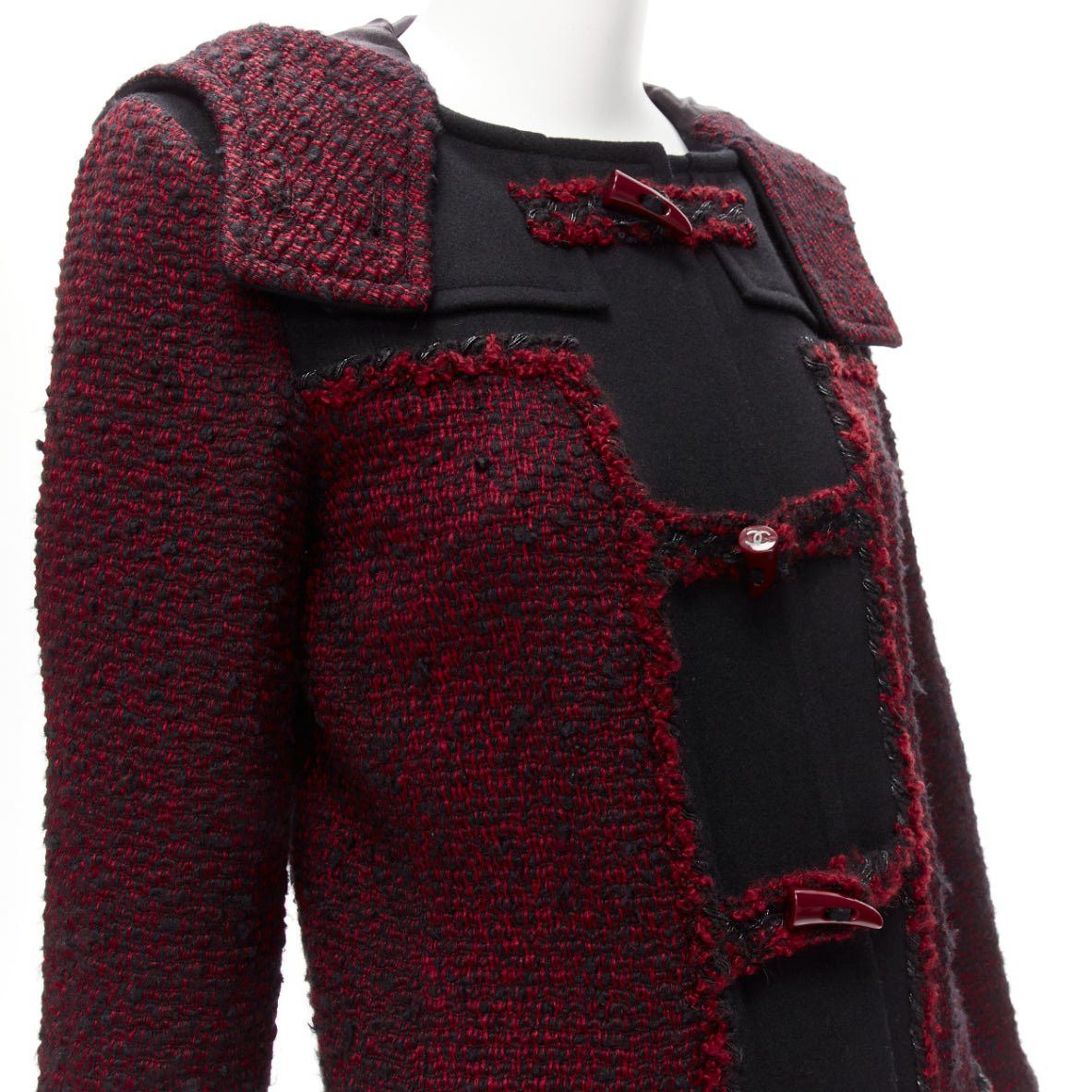 Chanel CHANEL 11A Runway red black wool tweed CC logo toggle button duffel coat FR36 S Size S / US 4 / IT 40 - 9 Thumbnail