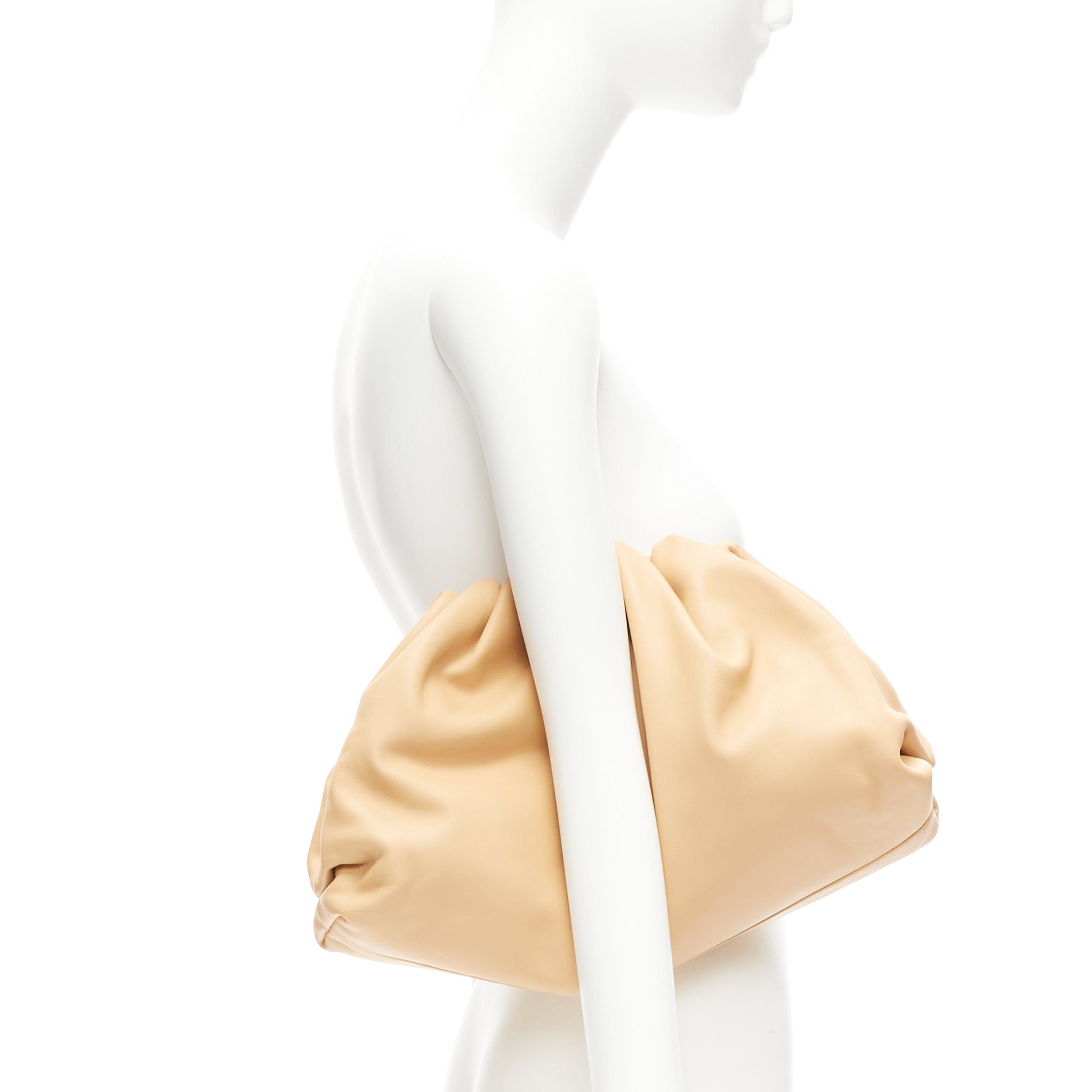 Bottega Veneta BOTTEGA VENETA The Pouch tan leather dumpling clutch bag Size ONE SIZE - 2 Thumbnail